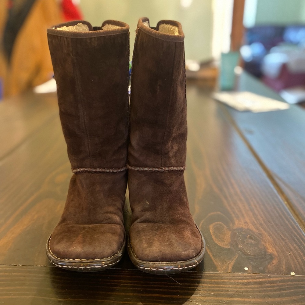 UGG Haywell #1001669 genuine suede & sheepskin boots great shape